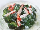 蟹肉和綠花椰菜佐特製蛋白醬