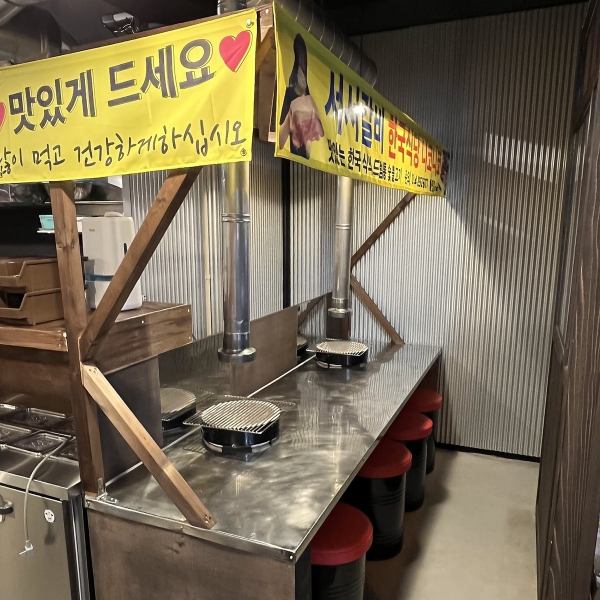 韓国の市場の屋台をオマージュしたカウンター席