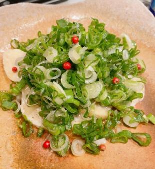 Steamed chicken with green onion and salt