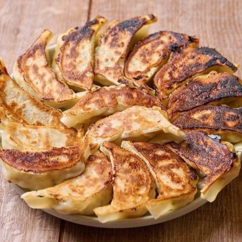 当店自慢の円盤餃子◎