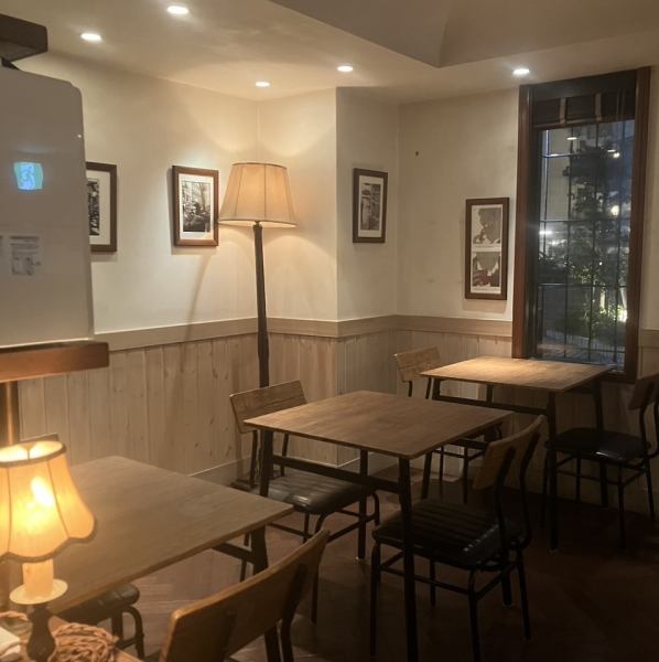[From everyday meals to banquets and girls' nights!] The warmth of the wood, the solid brick walls, and the warm lighting create a mature, calm atmosphere, yet you can relax in a casual atmosphere.Please use it for various occasions, from everyday meals to banquets and girls' parties.