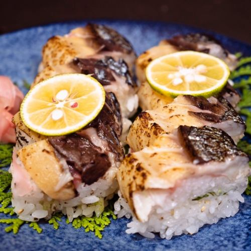 Mackerel roasted sushi