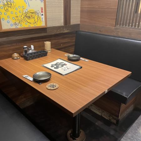 Box-style table seating that can accommodate up to four people.It's perfect for a get-together where you want to enjoy both food and conversation, such as drinking with friends or a girls' night out.