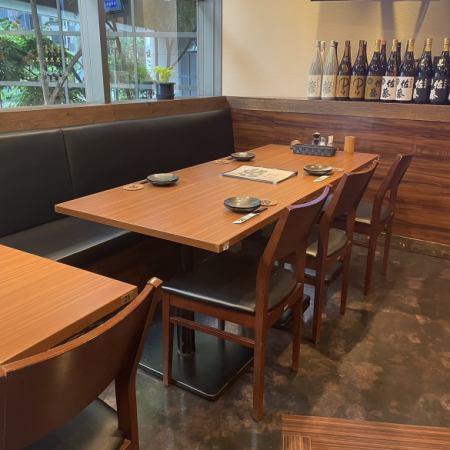 Table seating that can accommodate up to four people.Great for casual get-togethers, such as after-work drinking parties or one-on-one drinks with friends!