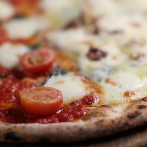 Half & Half Pizza Margherita and Quattro