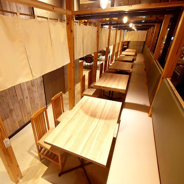 《豊田市駅×個室居酒屋》ゆったりお寛ぎ頂ける個室空間をご用意…♪宴会・飲み会や女子会などプライベート利用も大歓迎◎お料理はお刺身・焼き鳥など定番の居酒屋メニューからローストビーフ・お肉盛り合わせなど肉バルメニューまで種類豊富にご用意しております！！豊田市駅周辺でお店をお探しなら当店で☆
