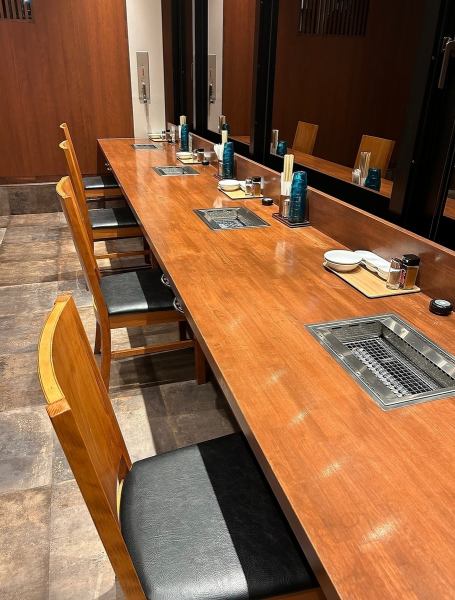 We have five counter seats where you can enjoy yakiniku even if you are alone, and ten table seats where you can relax and unwind.Please take a moment to relax in our store, where you can feel the calming atmosphere.
