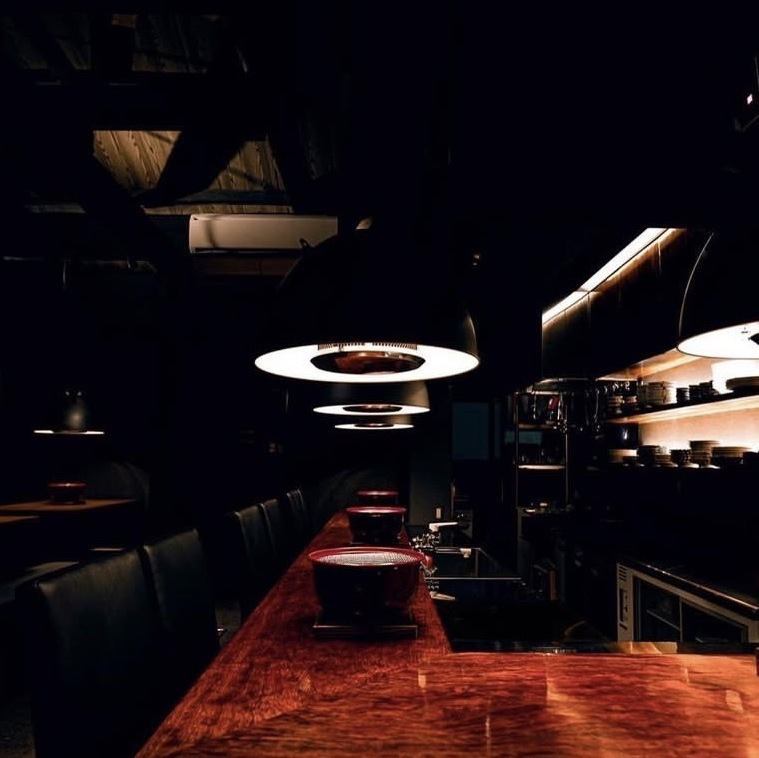 綺麗な店内とシンプルな照明がおしゃれな店内を演出します♪