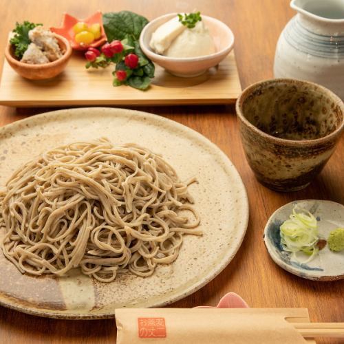 【その日打った打ち立て十割そばをお楽しみください！】手打ちせいろそば900円(税込)