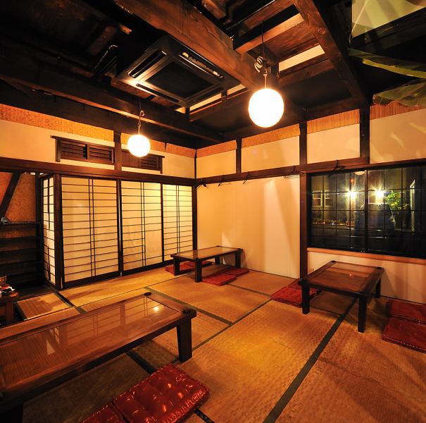 There is also a room where you can relax slowly.A banquet for around 20 people is possible by connecting the seats ♪