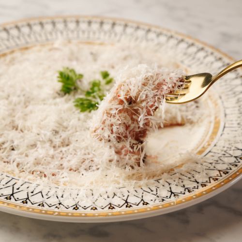 パルミジャーノチーズの牛炙りカルパッチョ 