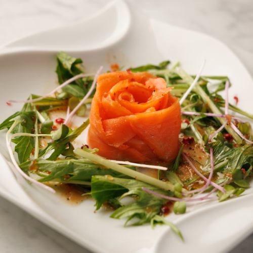 本日の鮮魚と食材のカルパッチョ 