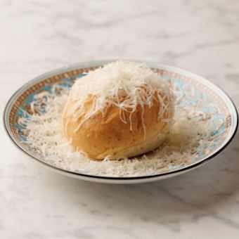 チャバタ パルミジャーノ・レッジャーノ添え