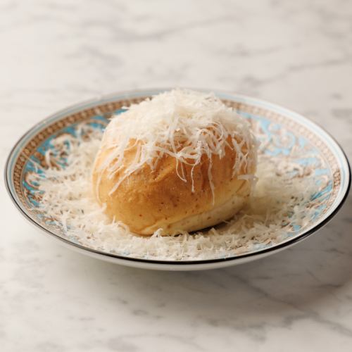 チャバタ パルミジャーノ・レッジャーノ添え