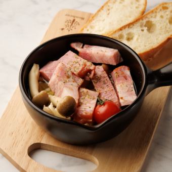 きのこのベーコンアヒージョ