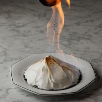 新感覚燃えるデザート！ベイクドアラスカ