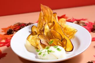 Sweet potato chips with Zao cream cheese sauce
