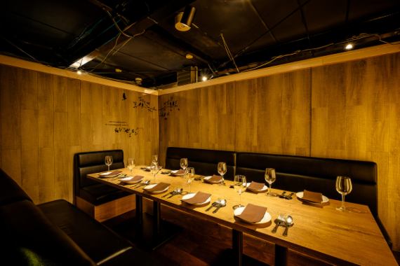 [Private room] Private room recommended for parties♪ We have private rooms that can accommodate up to 20 people! There are 2 private rooms on the 2nd floor.It's a private room with a door, so you can relax and enjoy eating and talking without worrying about your surroundings.There are rooms for 5 to 8 people and 7 to 12 people.