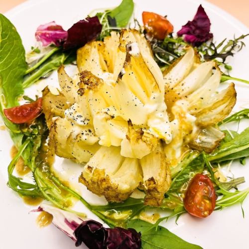 [Spring only] Salad with fresh onions and Camembert Altaranga cheese from Piedmont