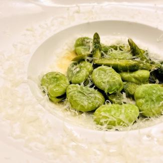 [Spring only] Pecorino Romano cheese, broad beans, and asparagus aglio olio