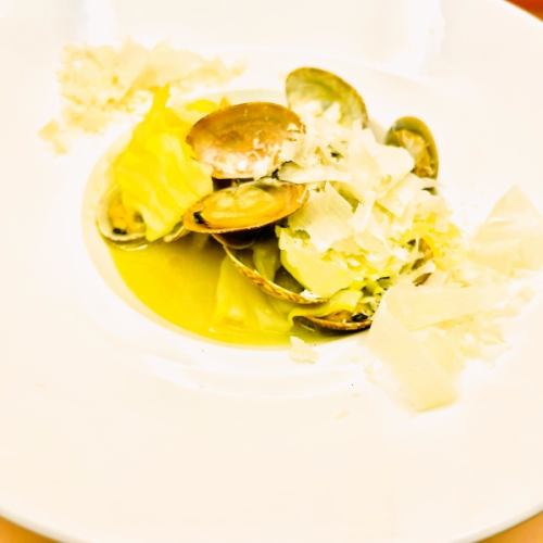 [Spring Limited] Wine-steamed clams and spring cabbage~Scattered with Parmesan cheese~