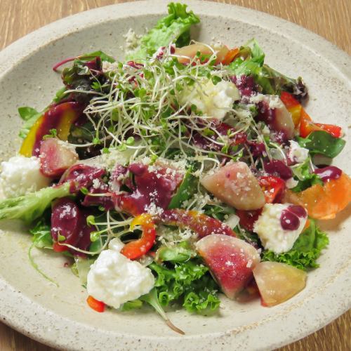 Stracchino Cheese and Fig Salad with Acai Sauce