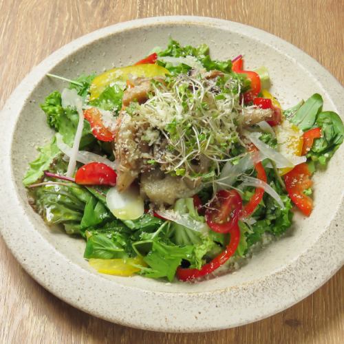 Quattro fungi and lotus root aglio e olio salad