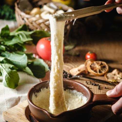 Authentic, freshly made stretchy aligot