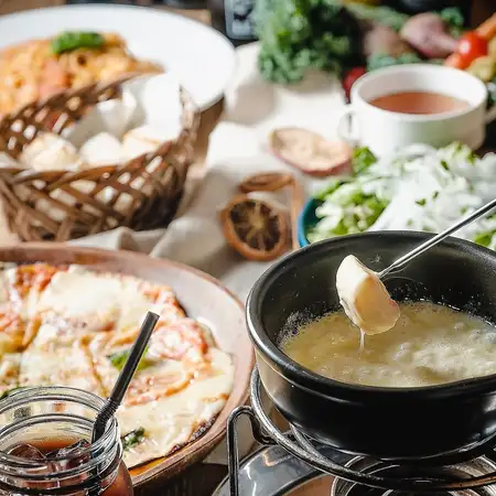 Perfect for girls' nights out or birthday celebrations! A cozy, hidden gem of a place.