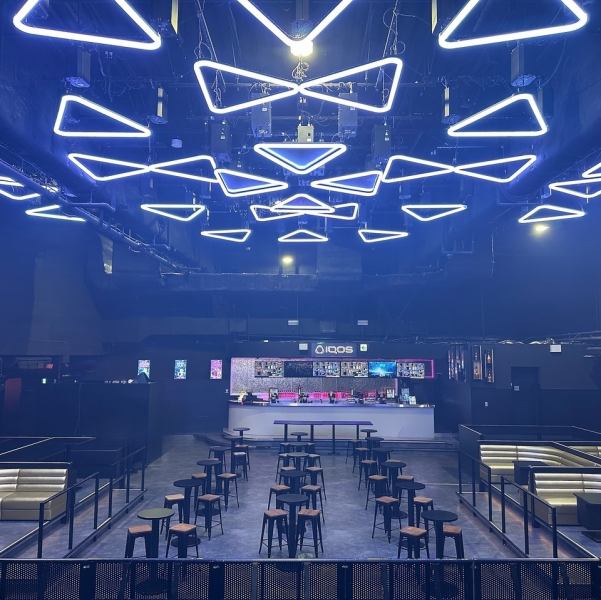 JR新宿駅または東京メトロの新宿三丁目駅からもアクセスが良い当店では1000人までの大型の予約が可能です。会社のパーティーや趣味イベントなどのほか、お誕生日パーティーなど様々なシーンでご利用いただけます。種類豊富なドリンクや中華ビュッフェを始めとしたコースのご提供も可能ですのでお気軽にご相談ください。