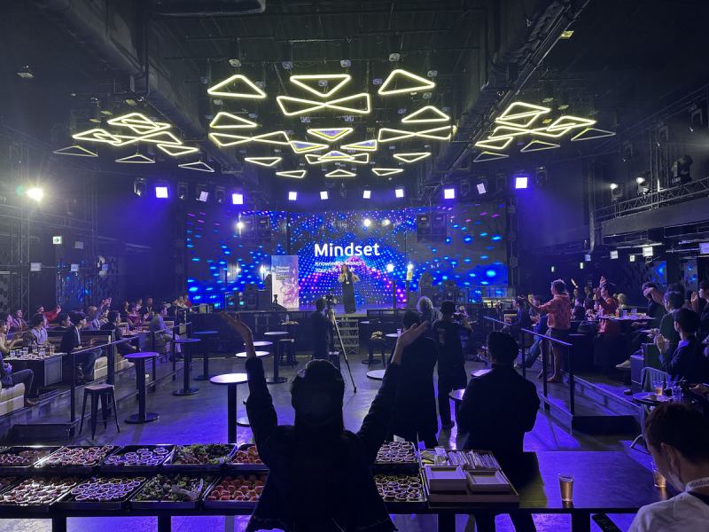 8,000コース。2時間の飲み放題！12から14品の【4種類ビュッフェ】。贅沢プラン。