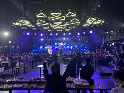 8,000コース。2時間の飲み放題！12から14品の【4種類ビュッフェ】。贅沢プラン。