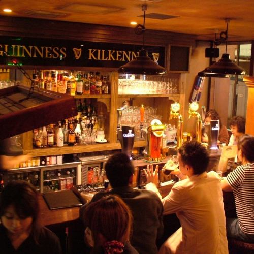 <p>The Liffey Tavern is suitable for all occasions, such as dating with a couple, talking with men and women at a girls-only gathering, drinking alone at the counter in a little spare time, drinking with friends and watching soccer games. We are creating a space that can be used.All-you-can-drink and banquet courses are also available!</p>