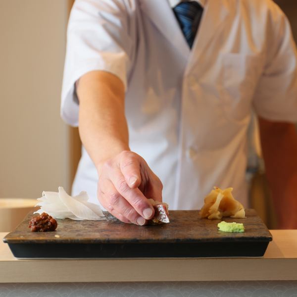 We will prepare the food right in front of your eyes.You can enjoy the immersive counter seating and the chef's proven skills, such as preparing live squid, which can only be seen here.I can't help but fall in love with it.