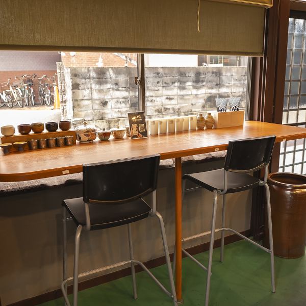 当店は、気楽に立ち寄っていただける心地よい雰囲気づくりを大切にしています。お仕事帰りの一杯や、ふらっと気分転換に訪れる方にもゆったり過ごしていただけるよう、温かな接客と居心地の良さにこだわりました。初めての方でも自然とくつろげる、そんなお店を目指しています！皆様のご予約お待ちしております♪