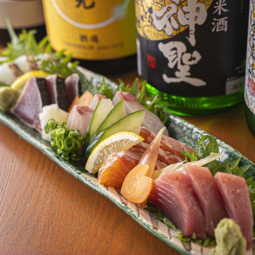 【店主自ら目利きした旬魚】厳選の刺身を堪能◆鮮度自慢の刺身盛り合わせ1,320円(税込)～