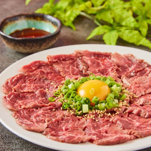 絶品の極上肉料理を個室でご堪能♪牛たん刺しやハラミユッケ・ハンバーグなど…
