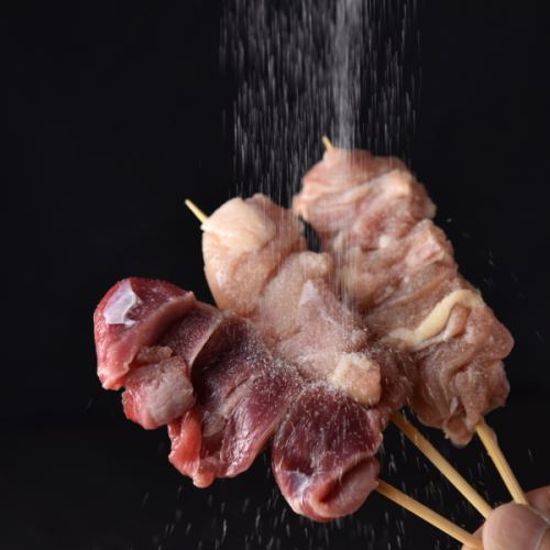 絶妙な火入れで旨み引き出す自慢の焼き鳥