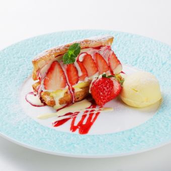 脆皮烤派草莓煉乳千層糕