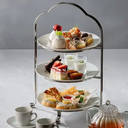 Giraffe Autumn Afternoon Tea