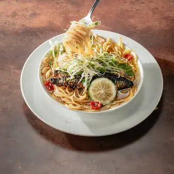 炙り秋刀魚と香味野菜の和風スープペペロンチーノ