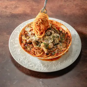 種キノコととろーりモッツァレラの熱々完熟トマトスープパスタ