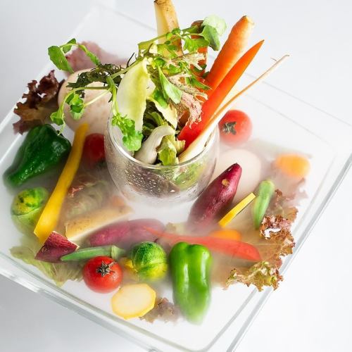 奢华的 Bagna cauda 搭配大量阳光普照的蔬菜