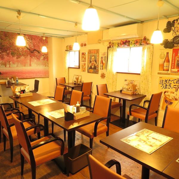 The warm interior is perfect for banquets. ◎ Table seats are perfect for dates, girls' night out, and family meals. ◎ Great for groups, such as drinking after work or gathering with friends. Customers are also welcome to visit us!