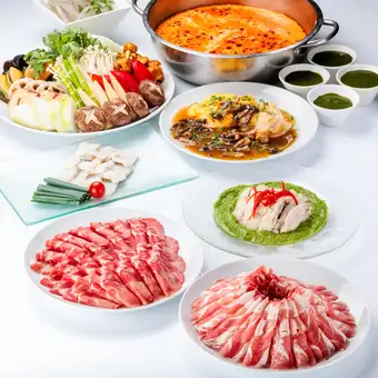 【여름 한정】약선 마질 두유 냄비 코스(요리만) 4500엔(부가세 포함)/1분