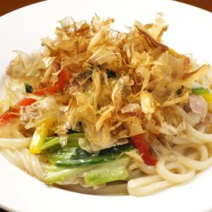 Japanese-style yaki udon (curry or mentaiko mayonnaise flavor)