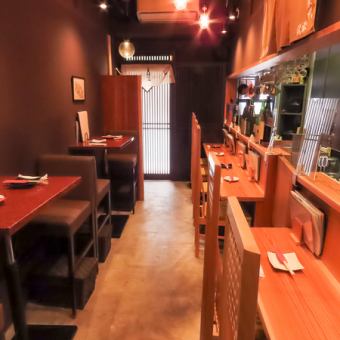 1名様～10名様ほどで貸切が可能です。貸切の場合、最低6万円～となっております。通常メニューからご注文していただき、6万円に満たなかった場合は、6万円をいただくようになっております。6万円を超える場合は、その時のお会計分をいただきます。