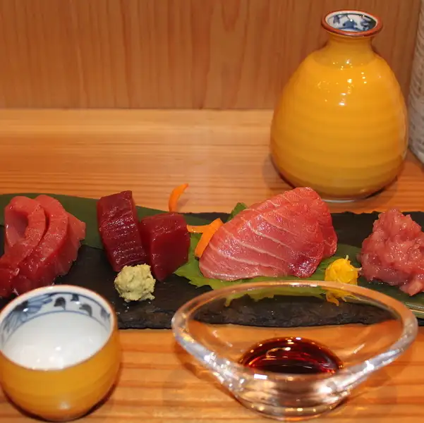 【まぐろづくし】天然みなみまぐろの赤身・中とろ・脳天・大トロ入りすきみ