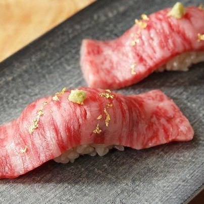 Popular roasted meat sushi