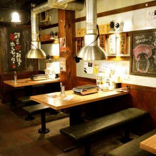 Downtown emotion drifts, table seat with warm atmosphere that can make you smile ♪ We also take measures against smoke by setting up a desk duct.Have a good time.You can use it for girls' association, dressing party, drinking party, anniversary, banquet and charter party.